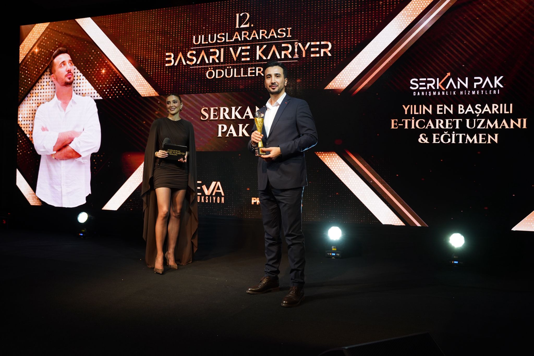 Serkan PAK - 12. Uluslararası Başarı ve Kariyer Ödülleri sahne anı